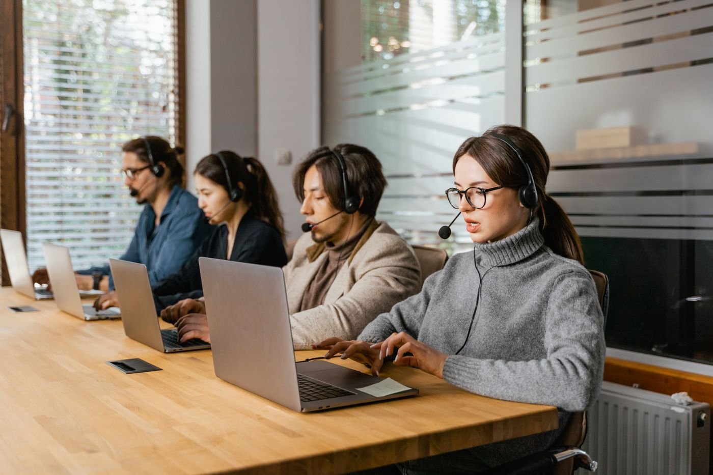 Call centre agent at a headset